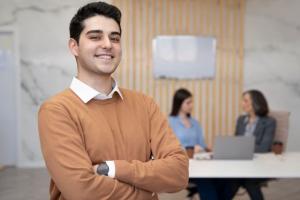 Empleados trabajarán una hora menos a partir de esta fecha: están dichosos