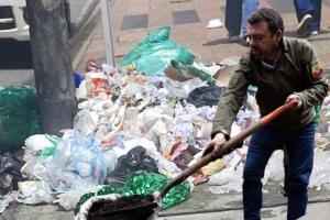 Galán no aguantó más el basurero tomó drástica medida con la UAESP