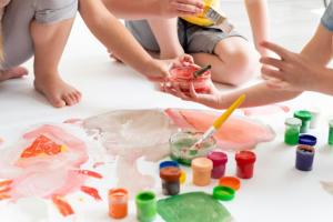 Planes para niñas y niños en agosto: que no se queden aburridos en casa