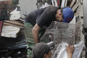 Video destapa a ‘vivos’ usando calles como basurero y Galán les recordó las sanciones que esto implica