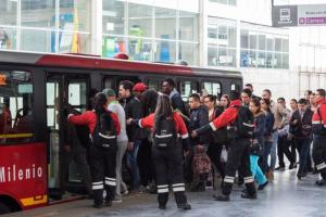 TransMilenio multará a pasajeros por acción muy común