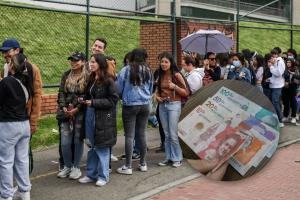 Jóvenes candidatos a becas para formación técnica