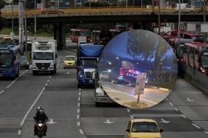 Camión varado en la Autopista Norte