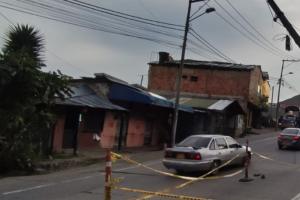 Poste a punto de caer causa cierre y caos en la vía Bogotá – La Calera