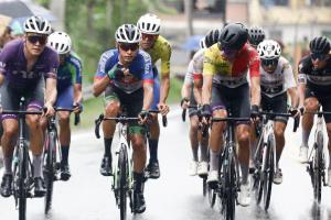 Ciclistas corriendo el Clásico RCN