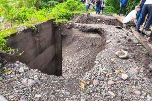 Deslizamiento afecta vía clave en Cundinamarca