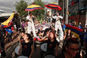 Ciudadanos participando de manifestación en Bogotá