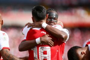 Jugadores de Independiente Santa Fe celebrando un gol