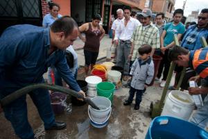 Acueducto corta el agua en varias localidades más de 24 horas a punta de balde