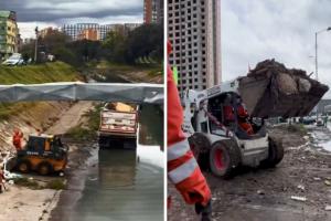 Autoridades sacando basuras en los caños de Bogotá