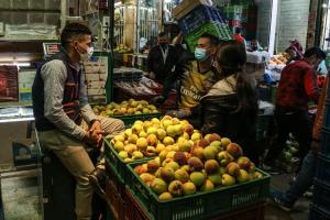 Puesto de venta de frutas en Corabastos