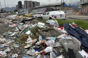 Acumulación de basuras en Puente Aranda