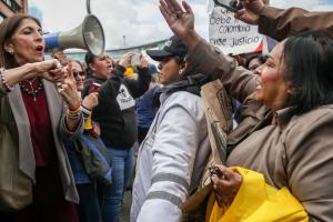 Mujeres participando de protestas en Bogotá