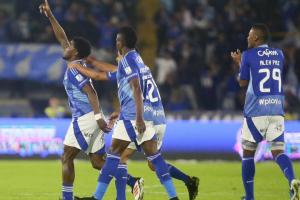 Jugadores de Millonarios celebrando un gol contra el América