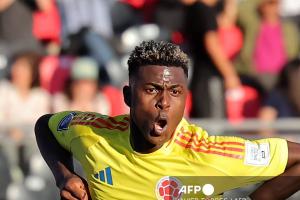 Neiser Villarreal celebra su gol contra España