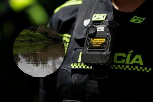 Policías rescatan a bebé arrojada al río