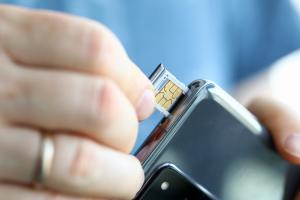 Si su celular se queda sin servicio, ojo: le estarían vaciando las cuentas bancarias