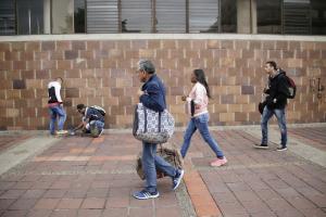 Viajeros en el Terminal de Transportes de Bogotá