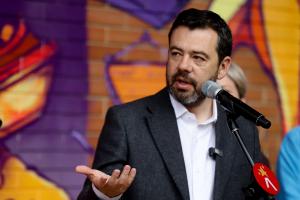 El alcalde Carlos Fernando Galán presentó la nueva estrategia de 9.500 becas y becas-crédito, con la que Bogotá busca garantizar que más jóvenes accedan y se gradúen de la educación superior.