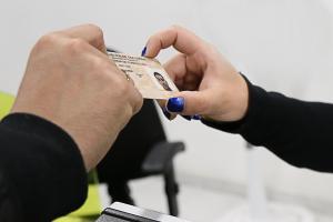 Cómo identificar escuela de conducción legítima