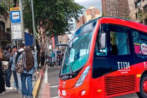 TransMilenio colapsa por manifestaciones: desvíos y caos en Bogotá
