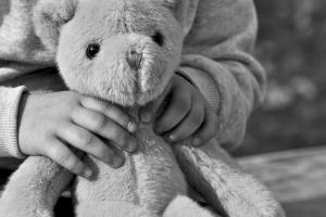 Menor de 2 años habría sido abusada en jardín afiliado al ICBF