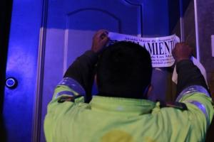Policía sellando establecimiento