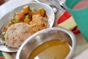 Almuerzo en los comedores comunitarios
