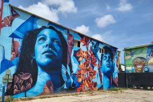 Muchas obras expuestas en San Nicolás, tienen cuota colombiana. 