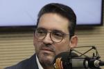 Juan Guillermo Zuluaga, exgobernador del Meta, en la cabina de Alerta Bogotá, en el marco de Tribuna RCN