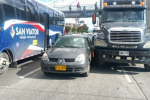 El siniestro entre camión y carro tiene frenada la movilidad en esa zona