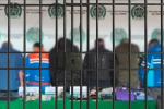 Capturados al intentar volarse por el techo de una casa