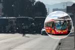 TransMilenio suspende servicio en la autopista sur: les tocó echar pata