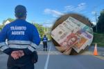 Oficial de tránsito en Cundinamarca, encargado de imponer multas