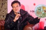 SIlvestre Dangond come tamal y changua tras sus conciertos en Bogotá