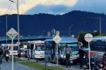 Trancón en las Américas tienen doliente, buses intermunicipales en aprietos