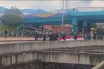 Bloqueo de comunidades indígenas en la calle 26 de Bogotá.