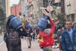 Comerciantes sin pipeta en Bogotá les tocó volver al carbón