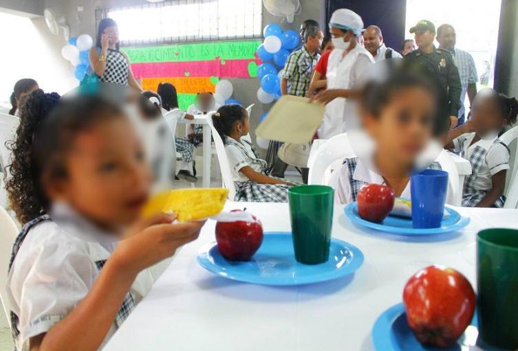 Este programa lleva alimentos a estudiantes de instituciones oficiales