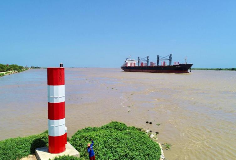 Restricciones en el canal de acceso por fuerte sedimentación