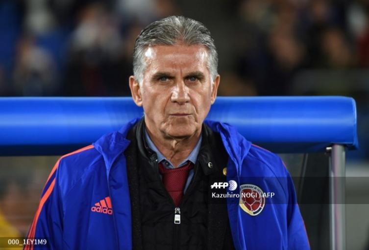 Carlos Queiroz dirigiendo a Colombia en el partido frente a Corea del Sur
