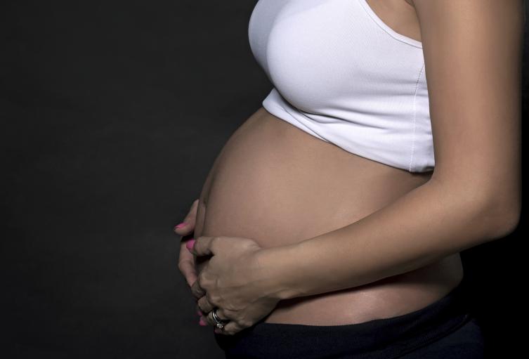 Mujer en estado de embarazo