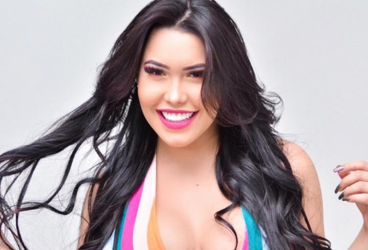 “Porque él ya me besó me probó y le gustó. Y por mi supo lo que es hacer el amor. Lo que no se cuida se llora. Entonces llore y llore señora”, dice la canción ‘Ya es mío’ de Ana del Castillo.