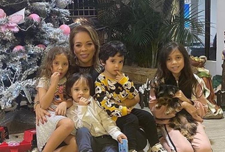 Sandra Barrios e hijos