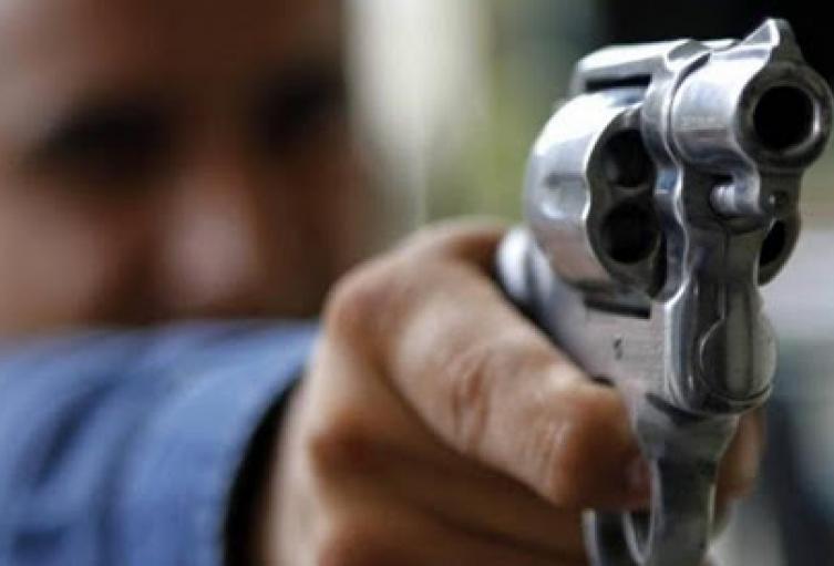 El hombre le disparó en medio de la discusión.
