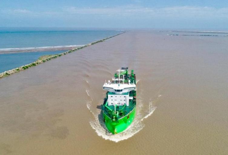 Acuerdo entre el Gobierno y entidades para garantizar el dragado del canal de acceso