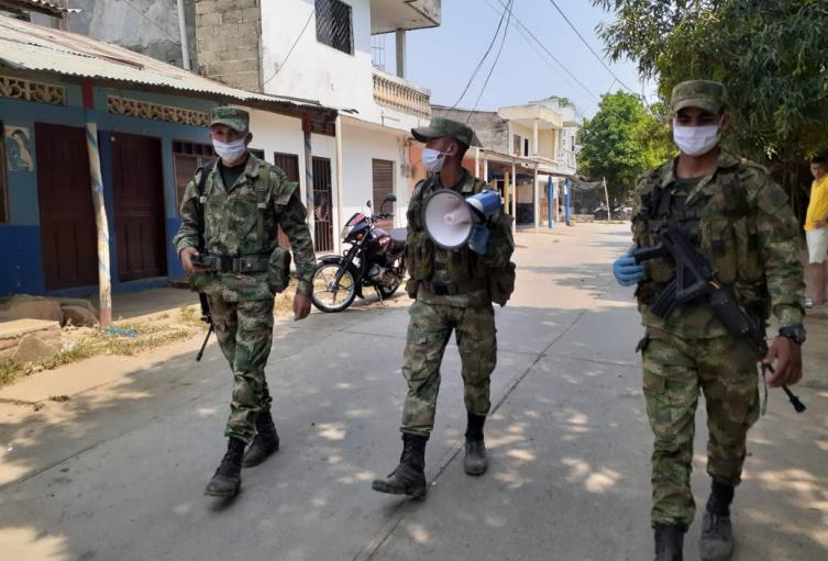 Los soldados incrementan patrullas en el sur de la ciudad.