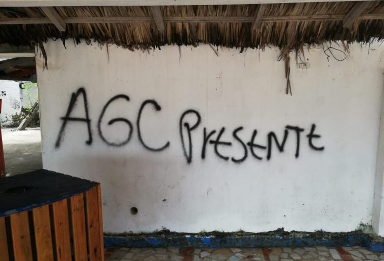 Viviendas de los corregimientos de Punta Arena, Tierrabomba y Caño del Oro fueron pintadas con mensajes de este grupo armado.