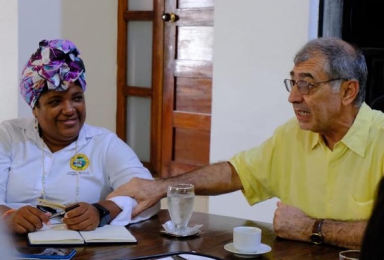 William Dau, alcalde de Cartagena junto a Cinthya Pérez Amador, ex primera dama del distrito