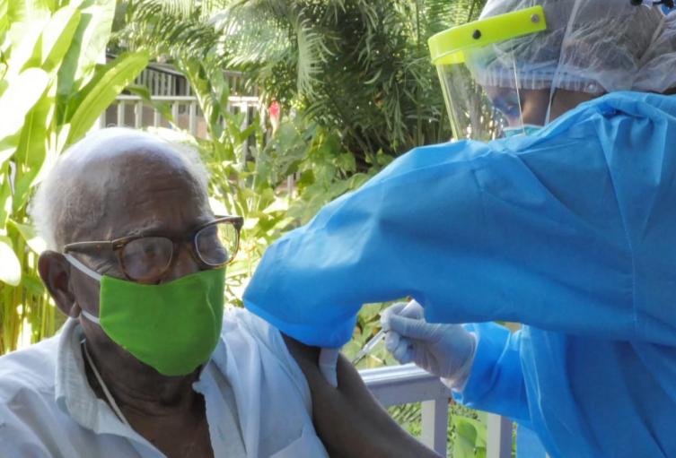 Inicia aplicación de segunda dosis de vacunación anticovid en Cartagena